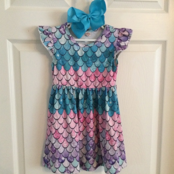 100 Company Mermaid Scale Dress with Matching Bow, no size tag - Picture 2 of 5